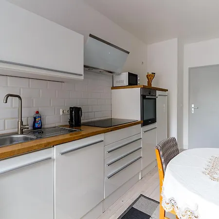 Apartman Gemuetliches Zuhause 2-zimmer-ferienwohnung Mit Geschirrspueler & Balkon Fuer Bis Zu 4 Personen Lipcse