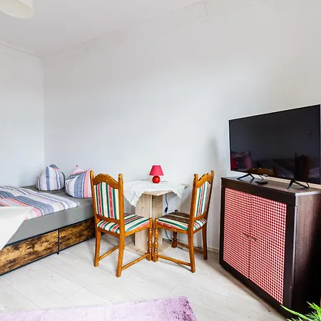 Gemuetliches Zuhause 2-zimmer-ferienwohnung Mit Geschirrspueler & Balkon Fuer Bis Zu 4 Personen Apartman