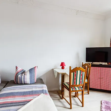 Gemuetliches Zuhause 2-zimmer-ferienwohnung Mit Geschirrspueler & Balkon Fuer Bis Zu 4 Personen *